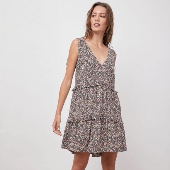 Rails Dresses & Skirts - Rails Janelle Floral VNeck Tiered Mini Dress Womens Medium GrayMulti Relaxed Fit